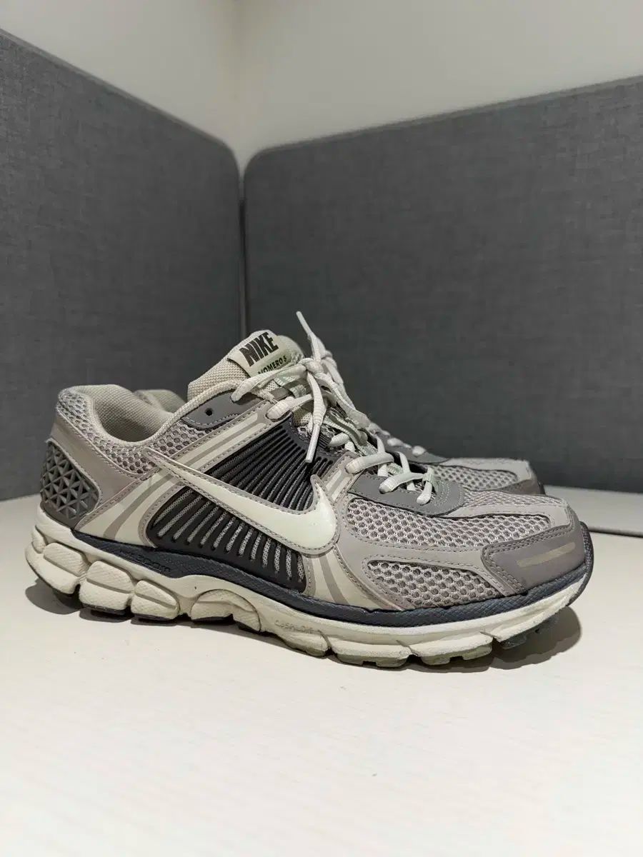 ナイキ ボメロ5 コブルストン 265