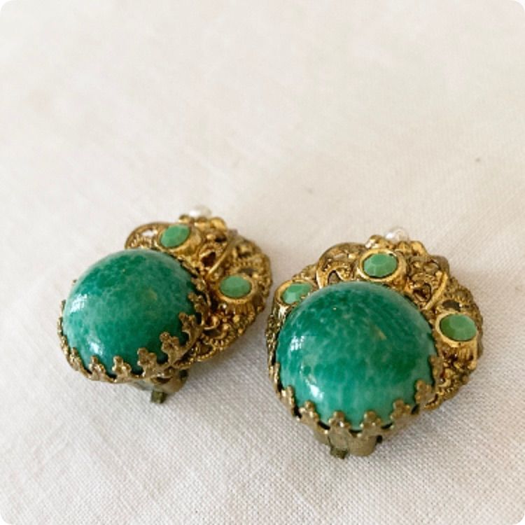 フランス直輸入 繊細なデザインが素敵 グリーンガラス＆ゴールド ヴィンテージイヤリング