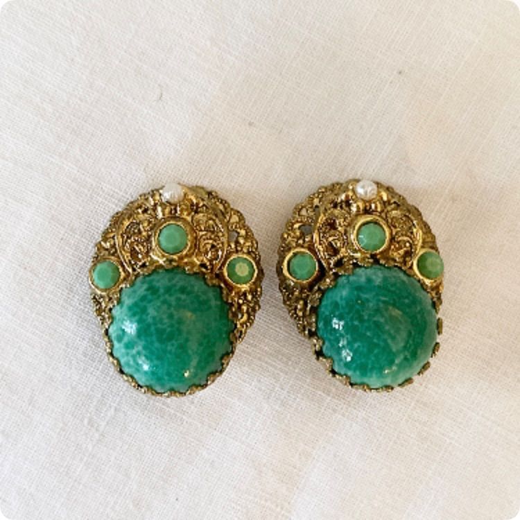 フランス直輸入 繊細なデザインが素敵 グリーンガラス&ゴールド ヴィンテージイヤリング