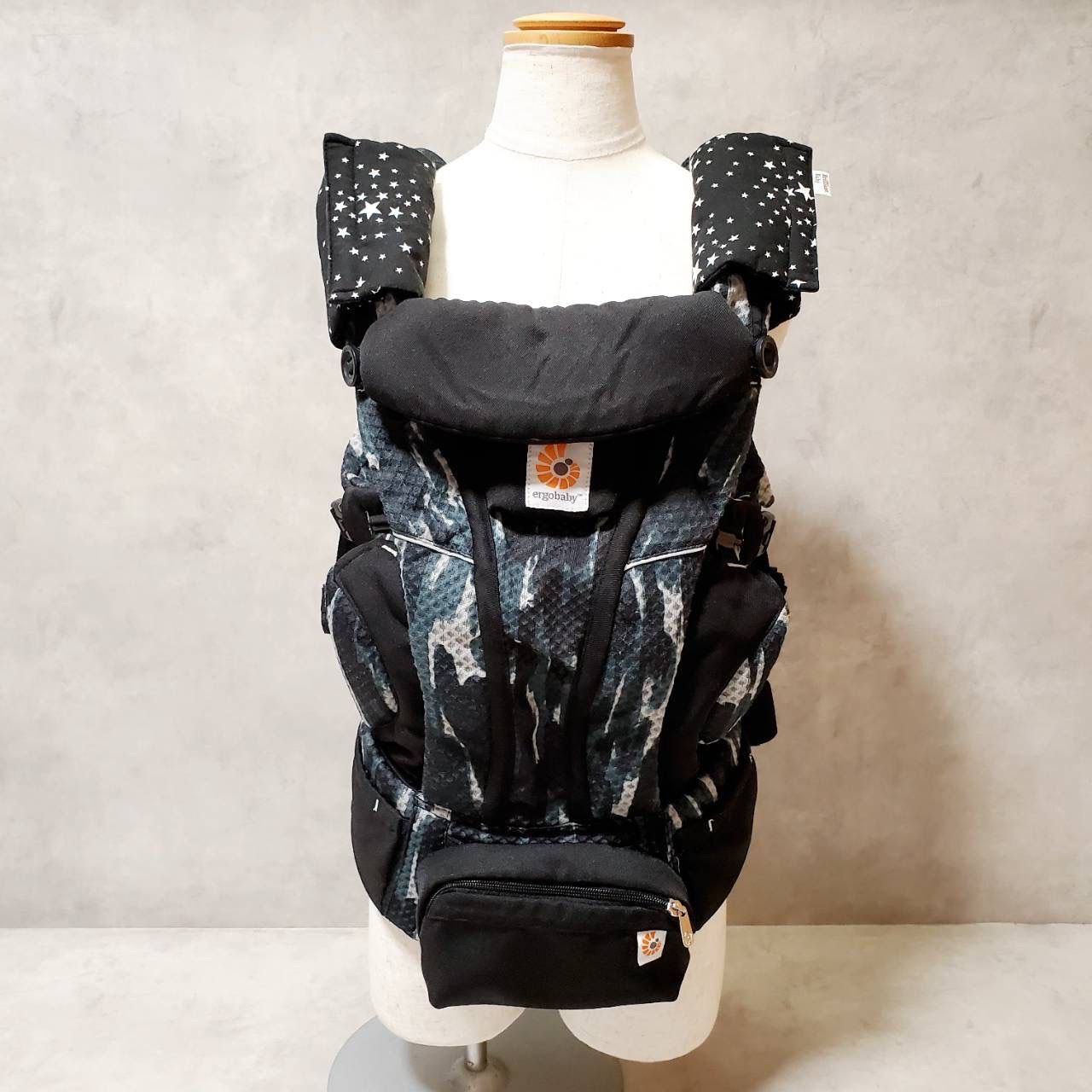 エルゴベビー オムニブリーズ ペイントブラック 抱っこひも 新生児〜4歳対応 通気性抜群