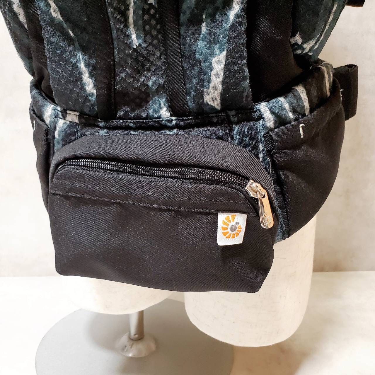 ペイントブラック 抱っこひも