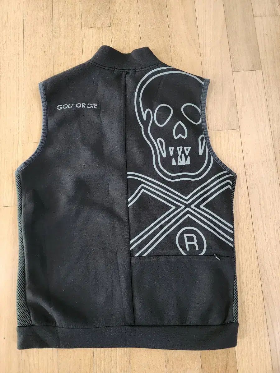 完売品MARK&LONA マークアンドロナ　ベスト MARK & LONA マークアンドロナ ベスト L - メルカリ