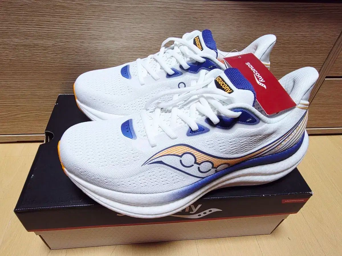 275 サッカニー トライアンフ 23