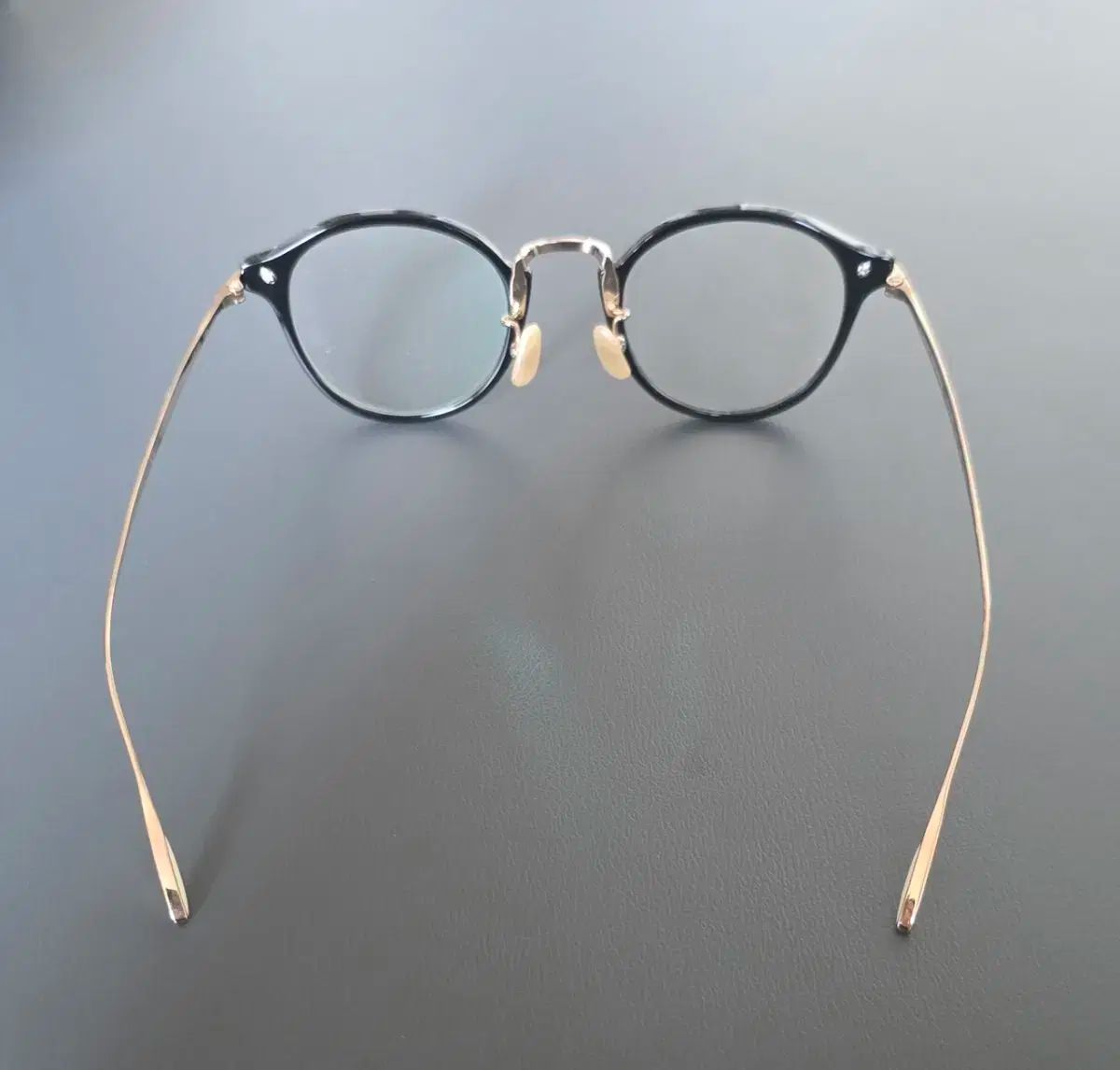 ゆいチ トゥーヤマーの メガネです