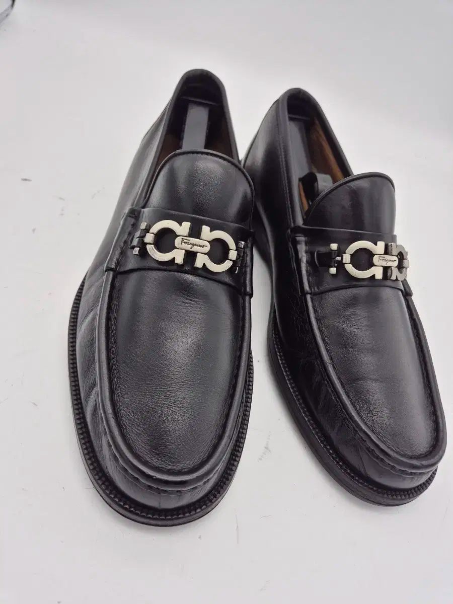 FERRAGAMO フェラガモ ブラック ローファー メンズ 靴 270 サイズ