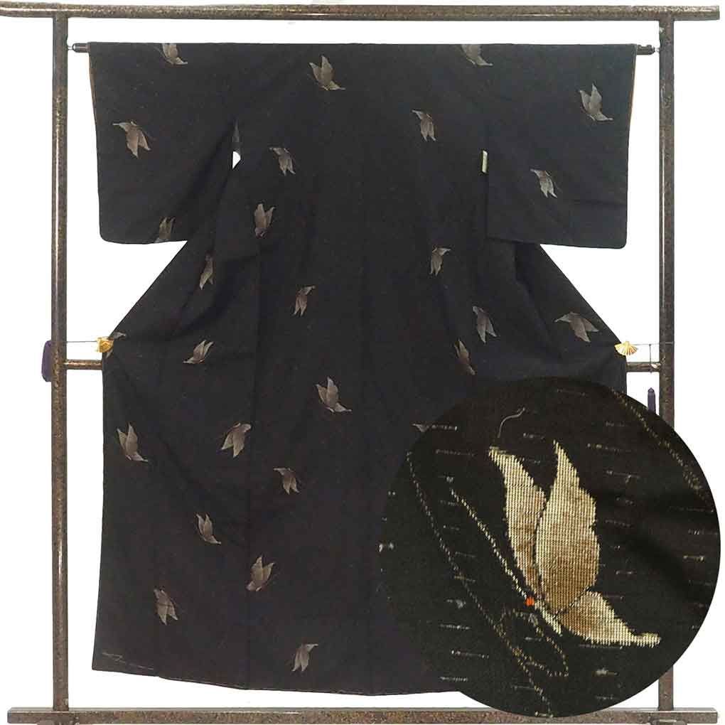 紬 身丈155 cm 裄63 前幅22.5 後幅28 袖丈49 袖幅33 レディース 袷 蝶柄 裄Mサイズ 秋冬春用 正絹 シルク ブラック リメイク リユース リサイクル 呉服のきくや