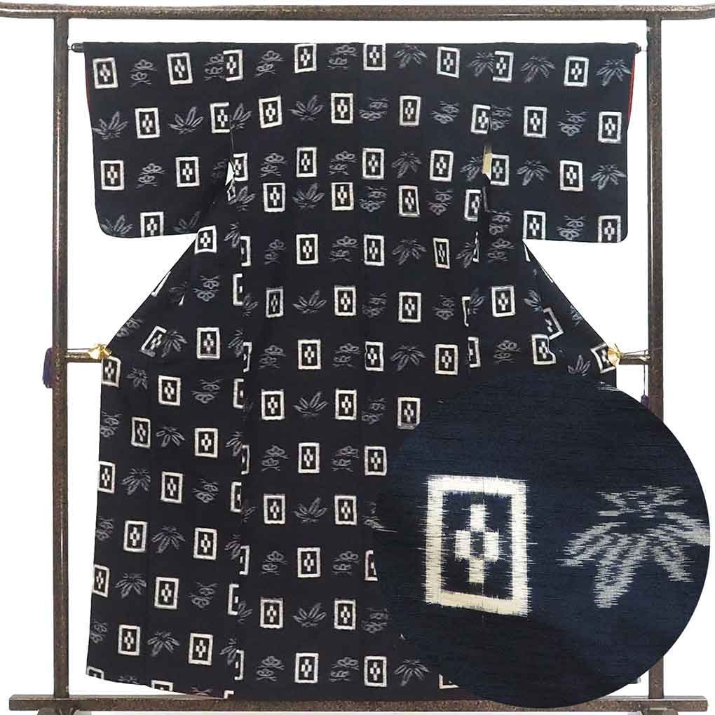 紬 身丈160 cm 裄65 前幅22 後幅30 袖丈49 袖幅32 5 レディース 袷 絣模様 裄Mサイズ 秋冬春用 正絹 シルク ネイビー リメイク リユース リサイクル 呉服のきくや