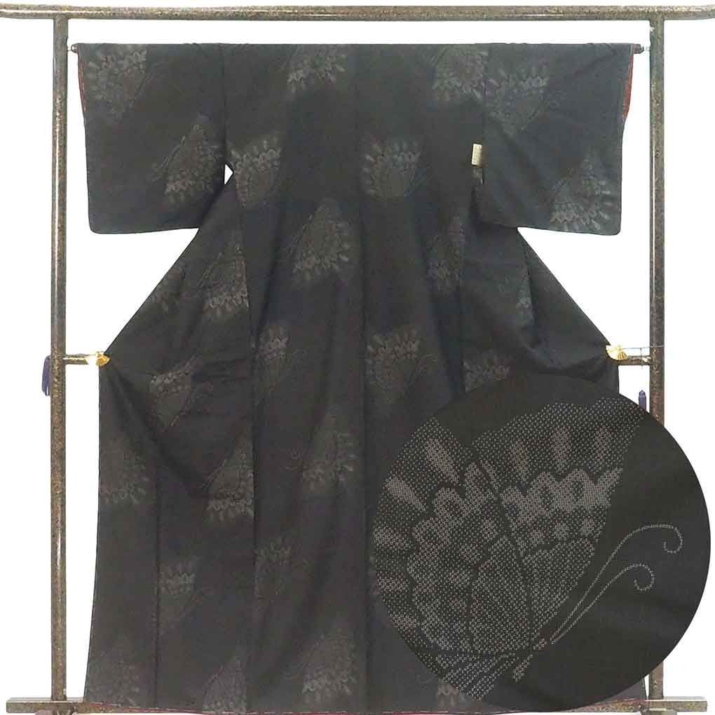 紬 身丈162 cm 裄65 前幅24 後幅29 袖丈48 袖幅33 レディース 袷 蝶柄 裄Mサイズ 秋冬春用 正絹 シルク ブラック 大島紬 リメイク リユース リサイクル 呉服のきくや