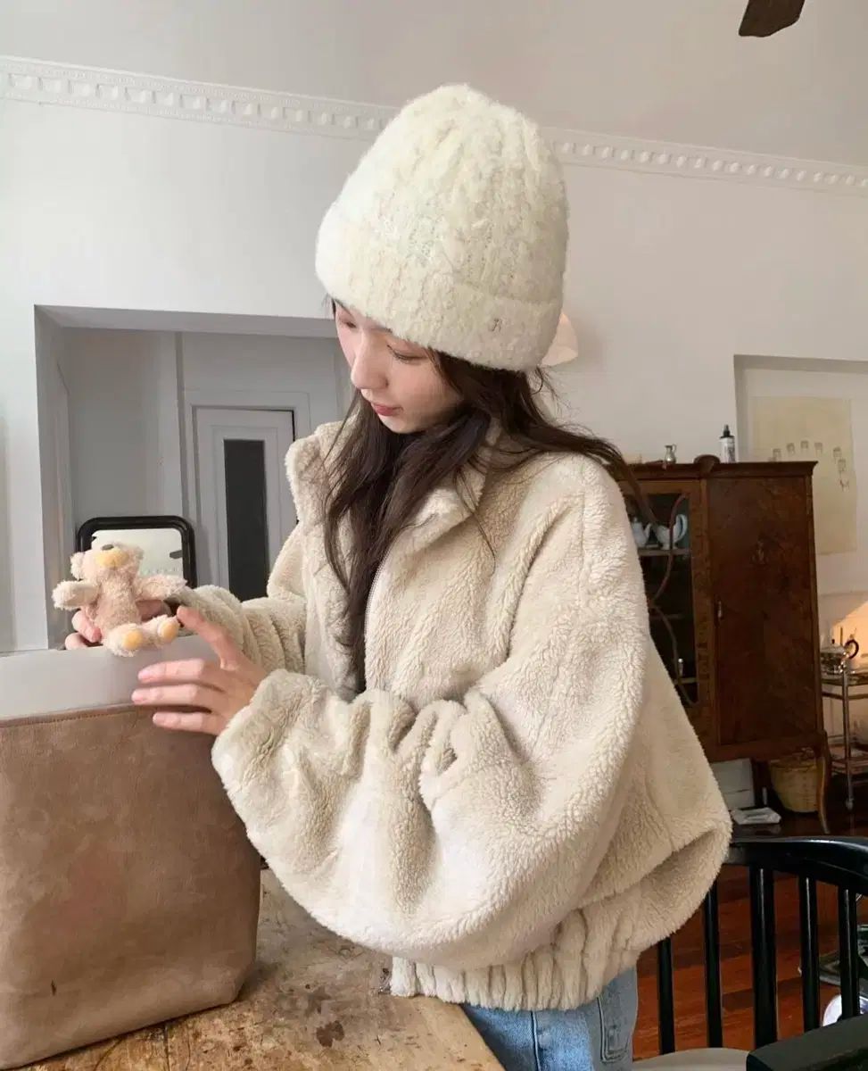 ザ バーネット Cropped Eco Shearling Jacket