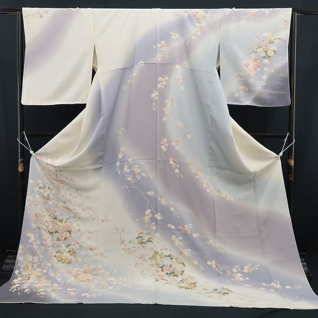 ❁tomihisa❁新品 金駒刺繍 着物 正絹 仕付け糸付 トールサイズ”淡色に