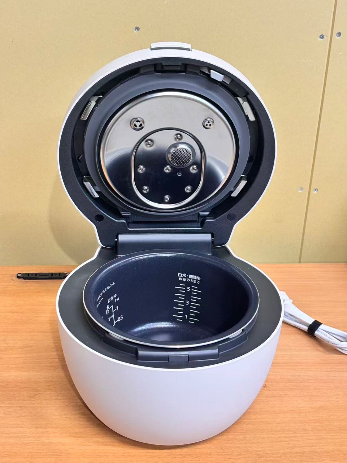 ライトグレージュ