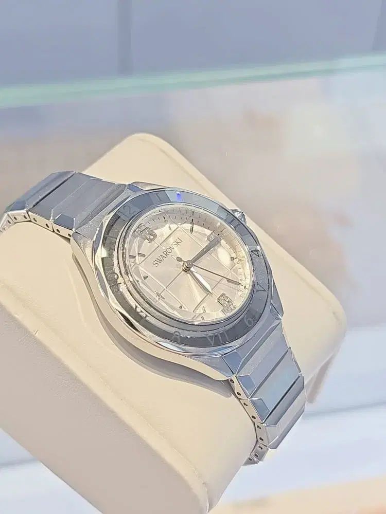  ブラックフライデー価格割引 SWAROVSKI スワロフスキー 時計 金属ベルト 時計