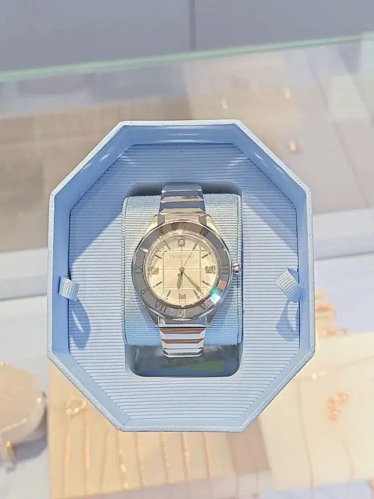 ブラックフライデー価格割引 SWAROVSKI スワロフスキー 時計