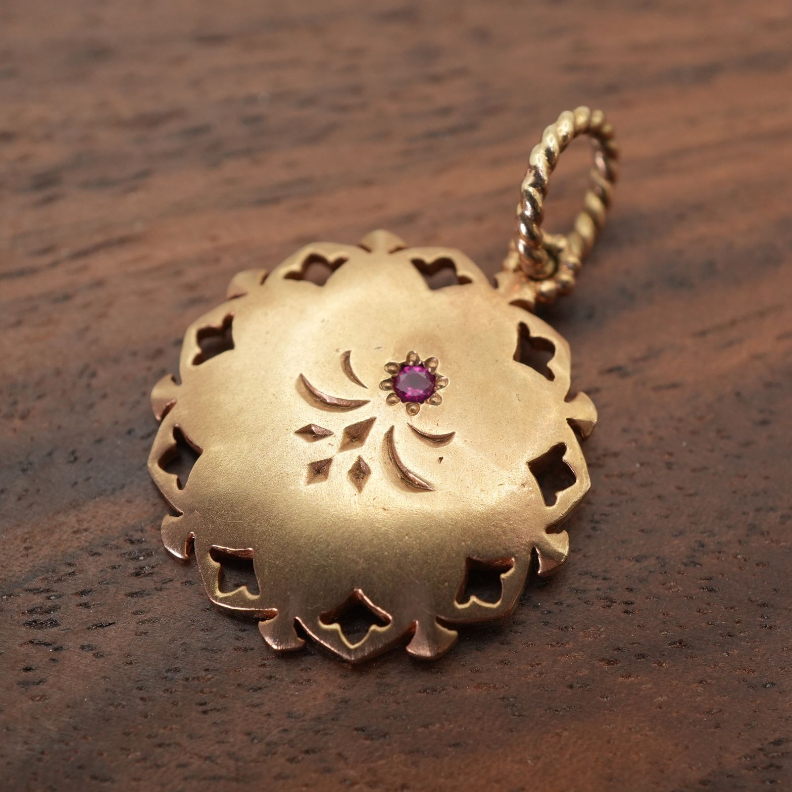 アガット K10 ルビー ラウンド チャーム ネックレストップ 24-3799S