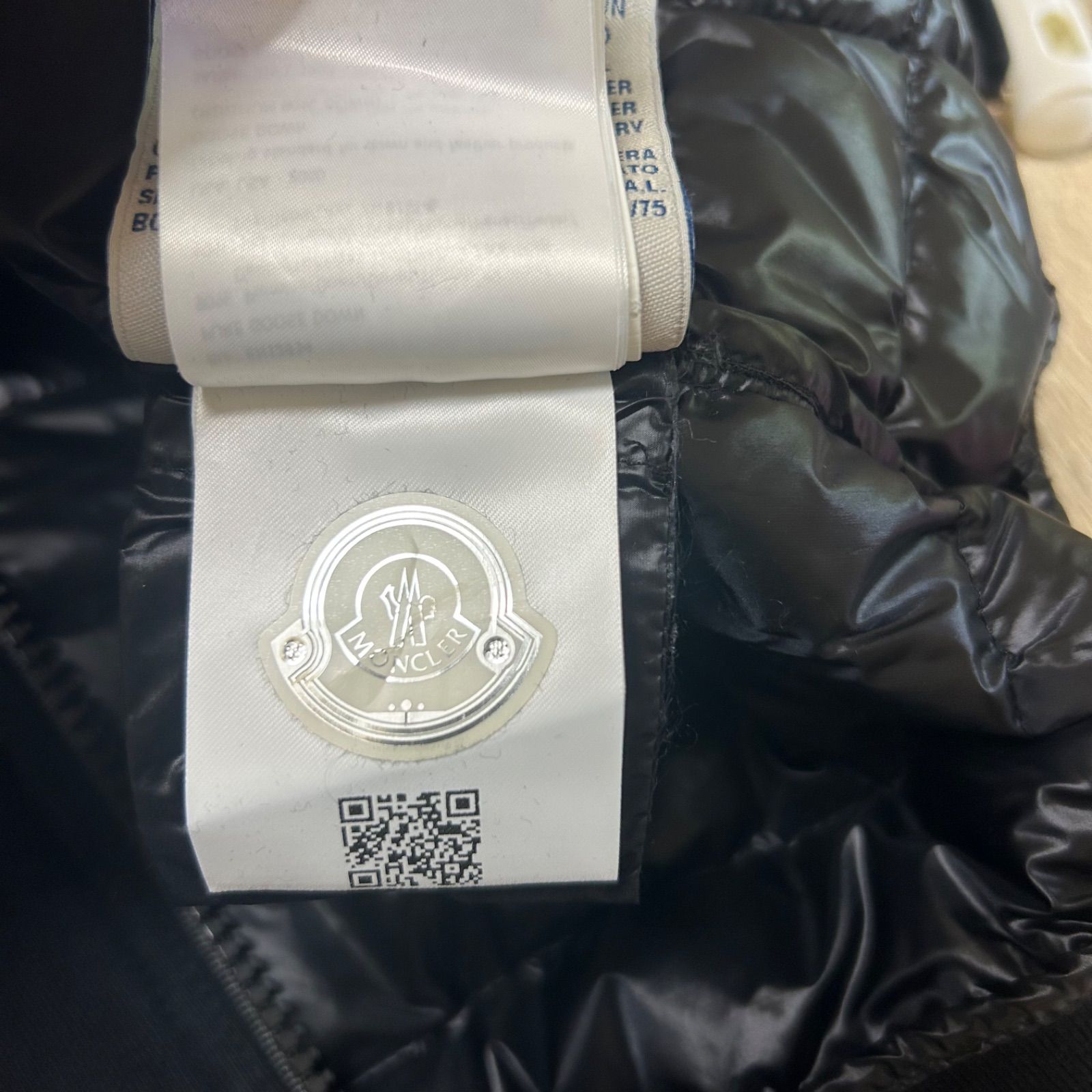 美品レア】MONCLER モンクレールダウンフードパーカー切り替えワッペン