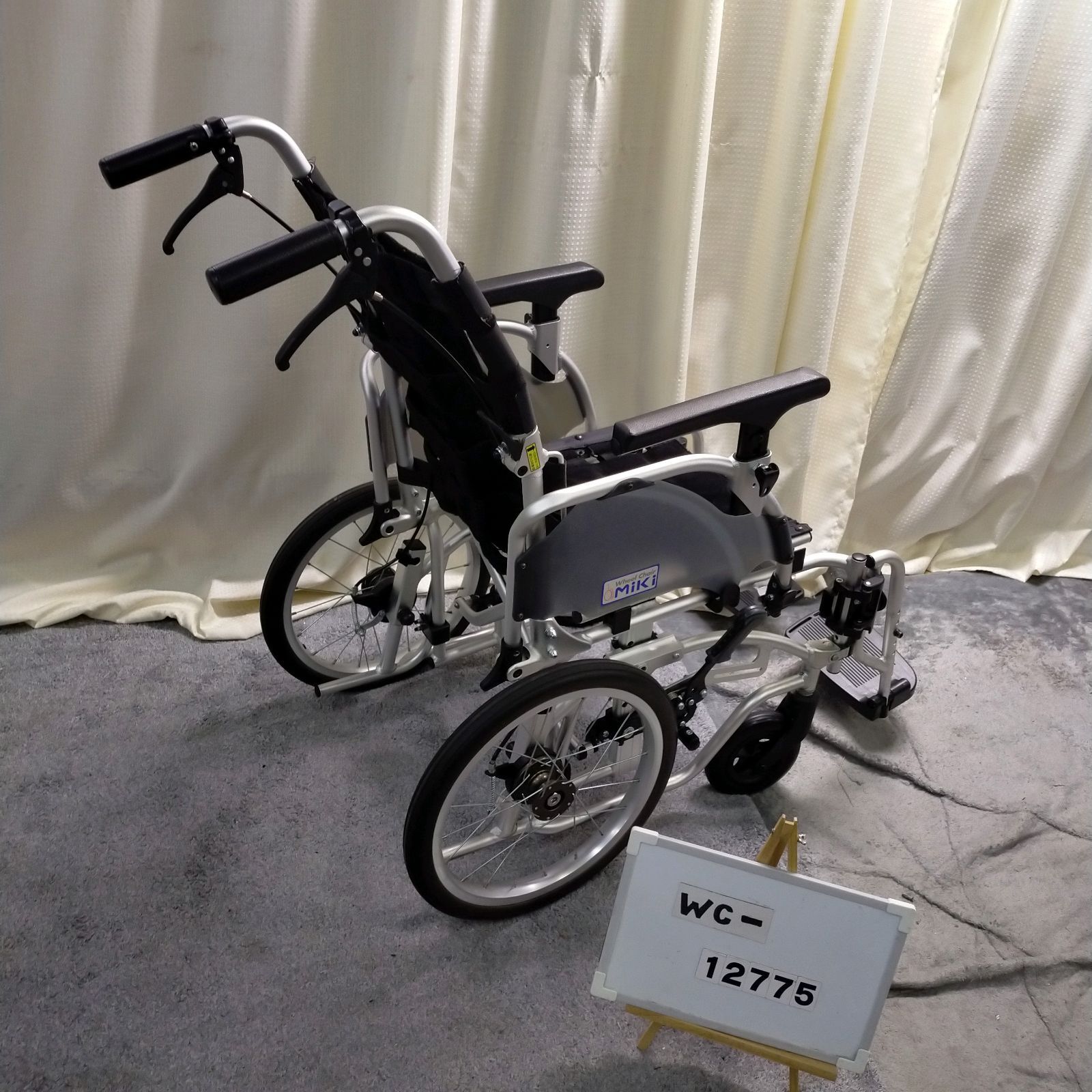 WC-12775 MiKi ミキ イージーフィット MEF-16 モジュール車椅子 ノーパンクタイヤ 介助式 車椅子 車イス 車いす 洗浄 消毒済 介護用品