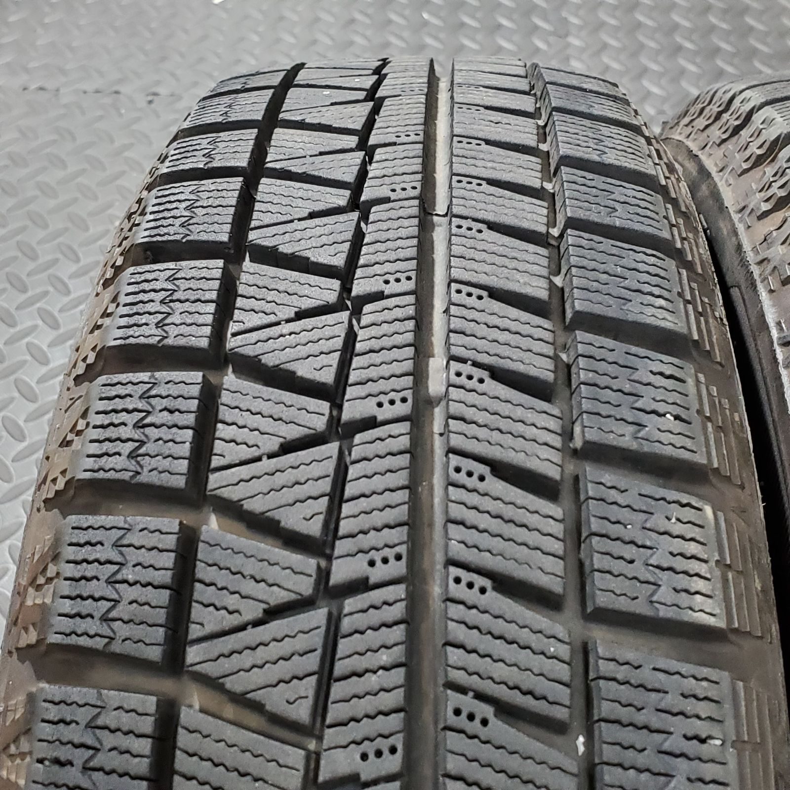 スタッドレスタイヤ