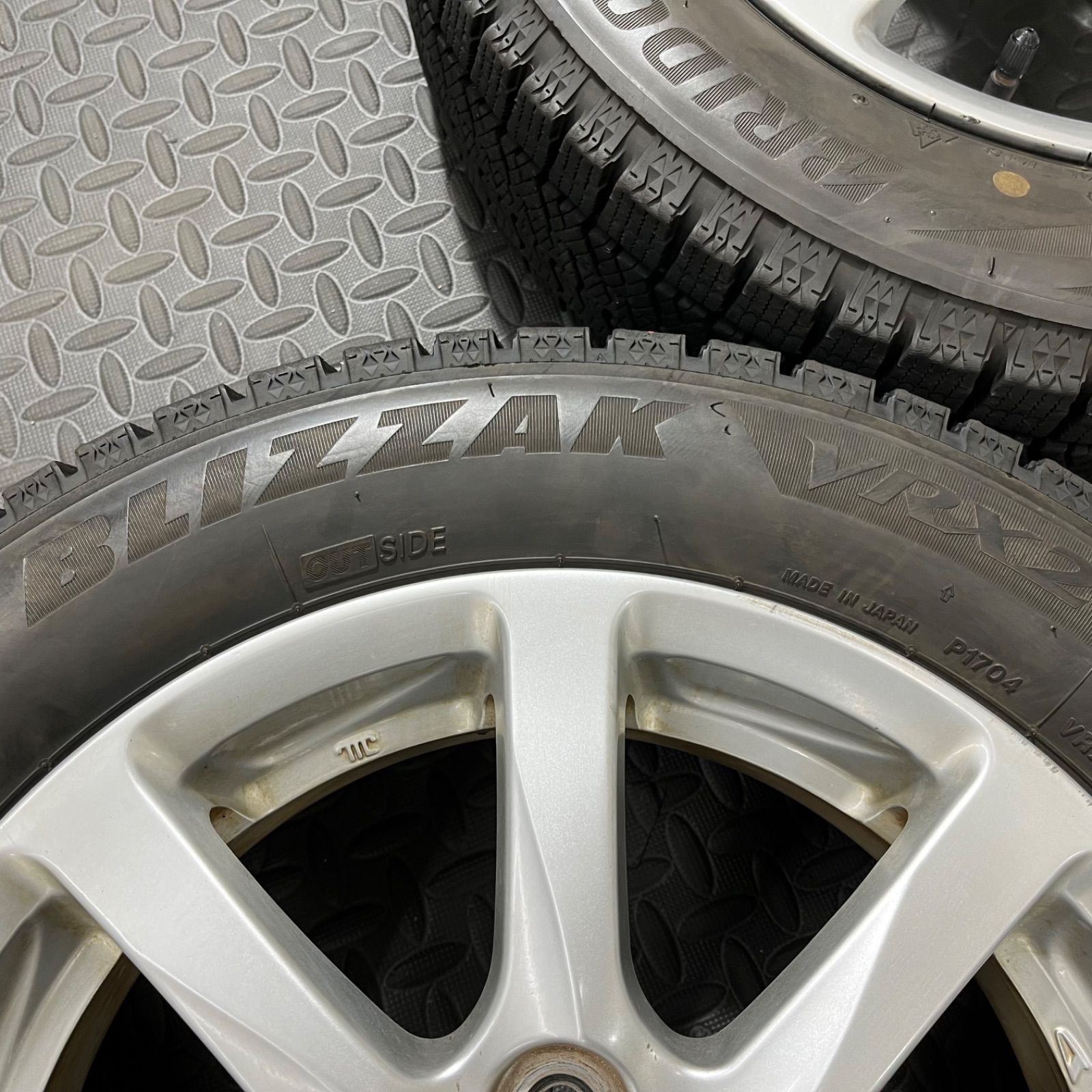 スタッドレスタイヤ