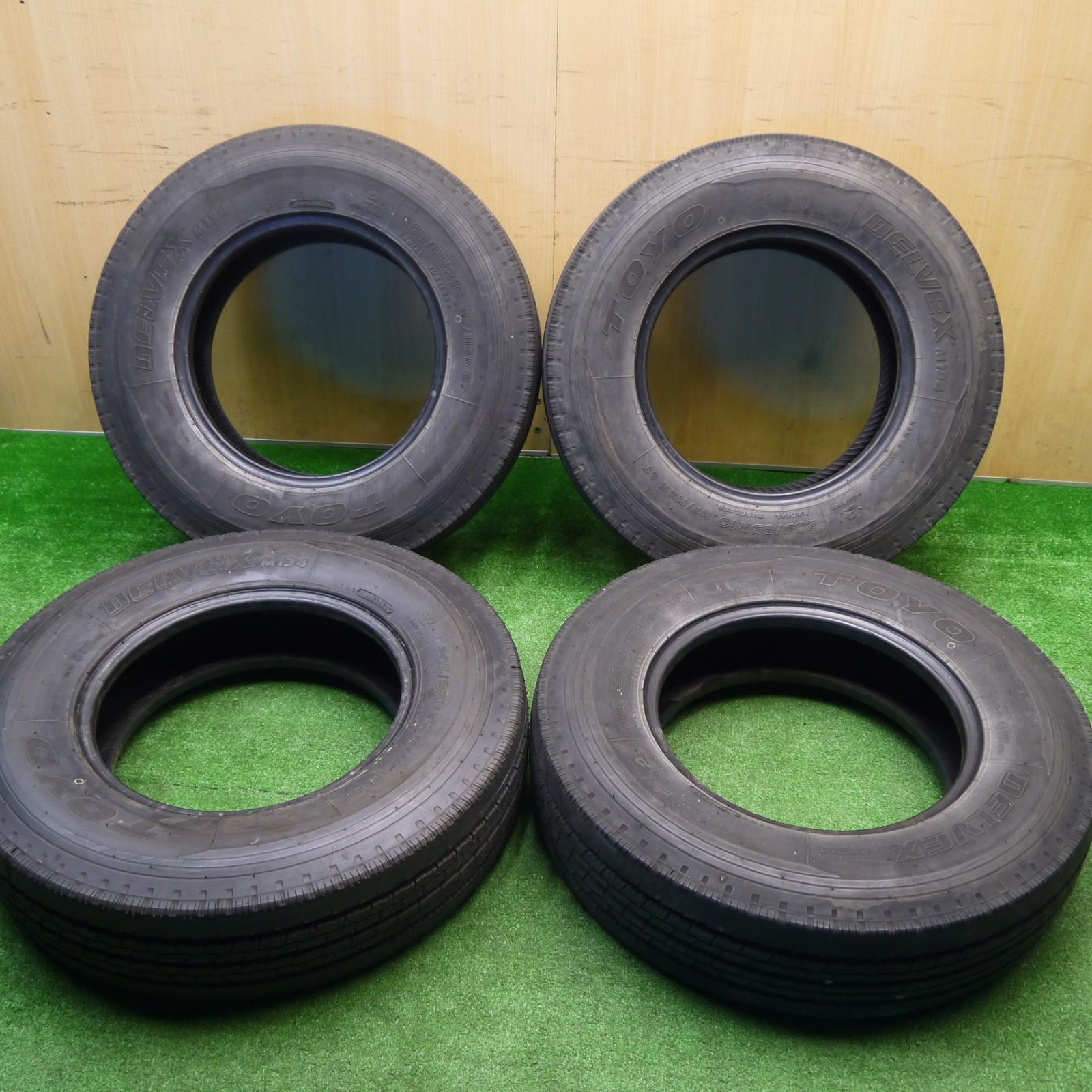 バリ溝 21年 ほぼ10分 トラック タイヤ 205 85 R 16 117 115 N トーヨー デルベックス M 134 DELVEX 16インチ ノタ