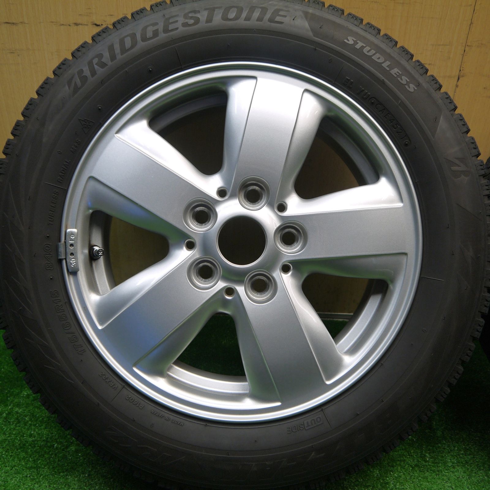 キレイ 21年 MINI F 56 ミニ クーパー 175 65 R 15 スタッドレス ブリヂストン ブリザック VRX 2 15インチ PCD 112 5 H ス