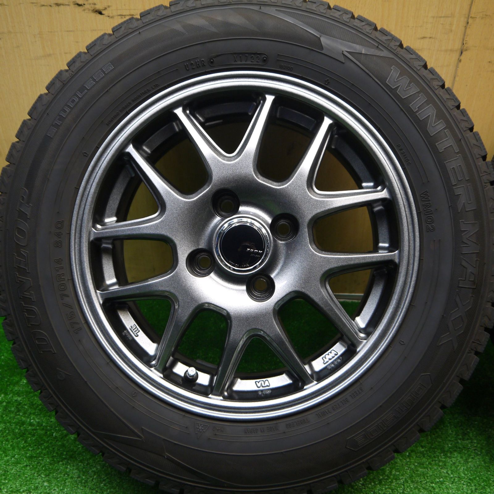 バリ溝 22年 キレイ 9 5分 スタッドレス 175 70 R 14 ダンロップ ウインターマックス WM 02 ZACK JP 205 MONZA ザック 14インチ PCD 100 4 H ス