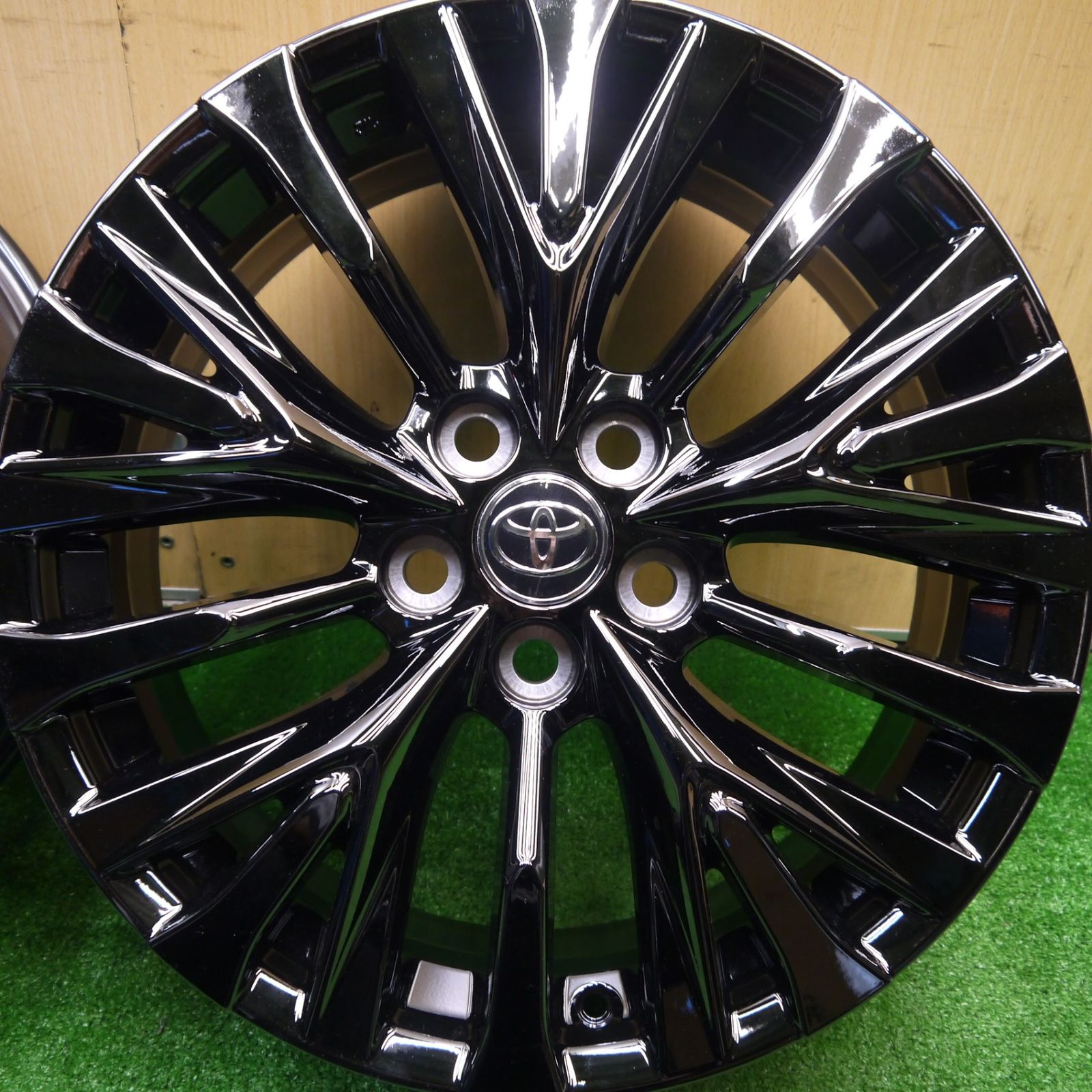 25年製　40 ヴェルファイア　アルファード 19インチ　pcd120 25年製 40 ヴェルファイア アルファード 19インチ pcd120 - メルカリ