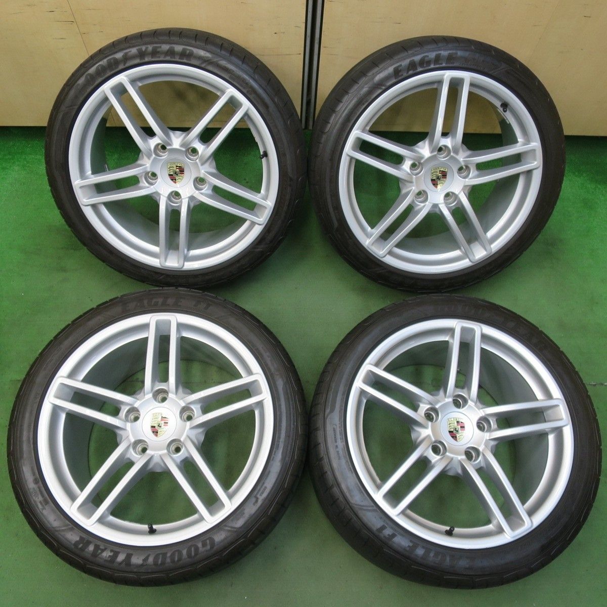 キレイ ポルシェ 991 911 カレラ2 235 40 R 19 285 35 グッドイヤー イーグル F 1 アシメトリック2 19インチ PCD 130 5 H 5103011イノ