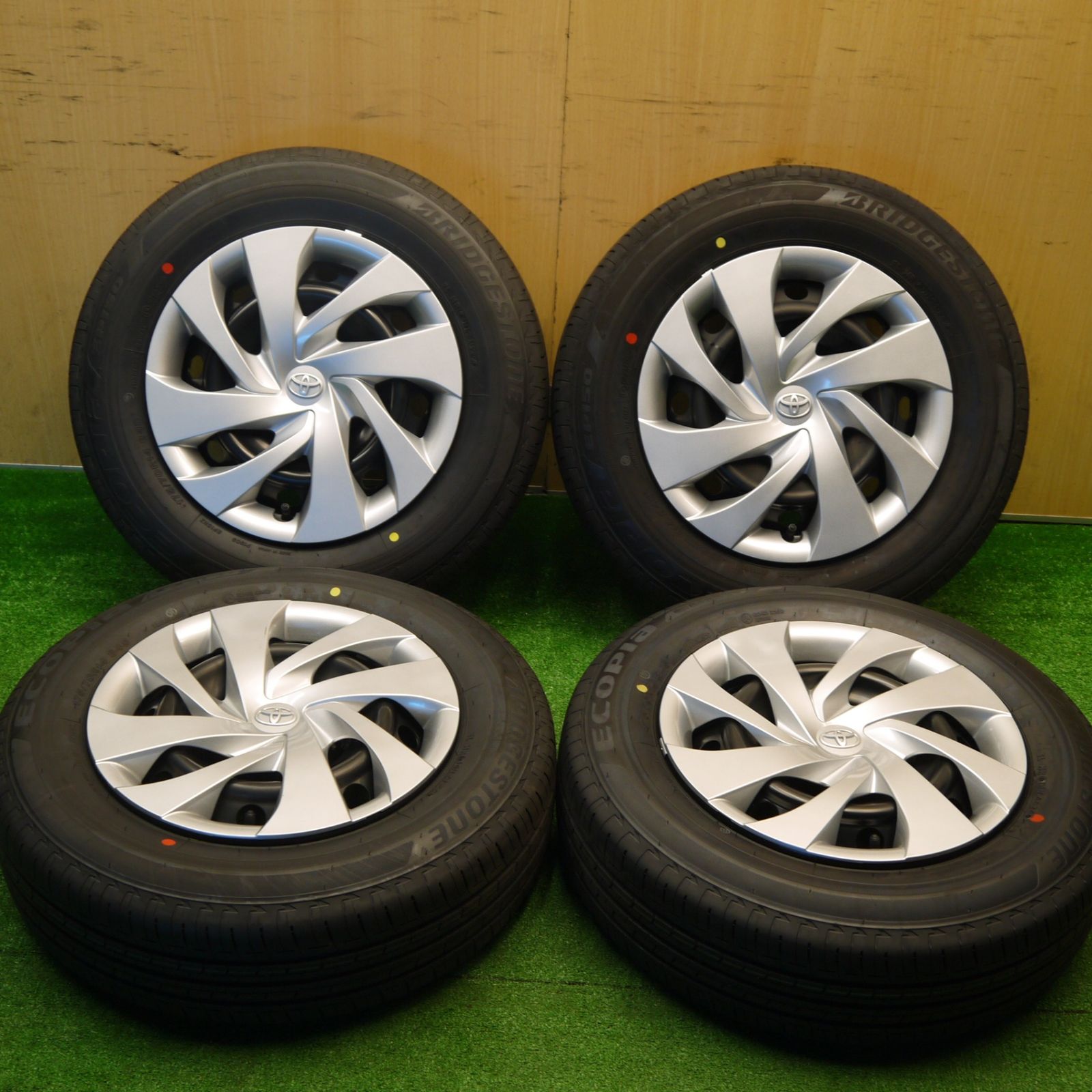 新車外し 24年 トヨタ ヤリス スチール 175 70 R 14 ブリヂストン エコピア EP 150 14インチ PCD 100 4 H ノ
