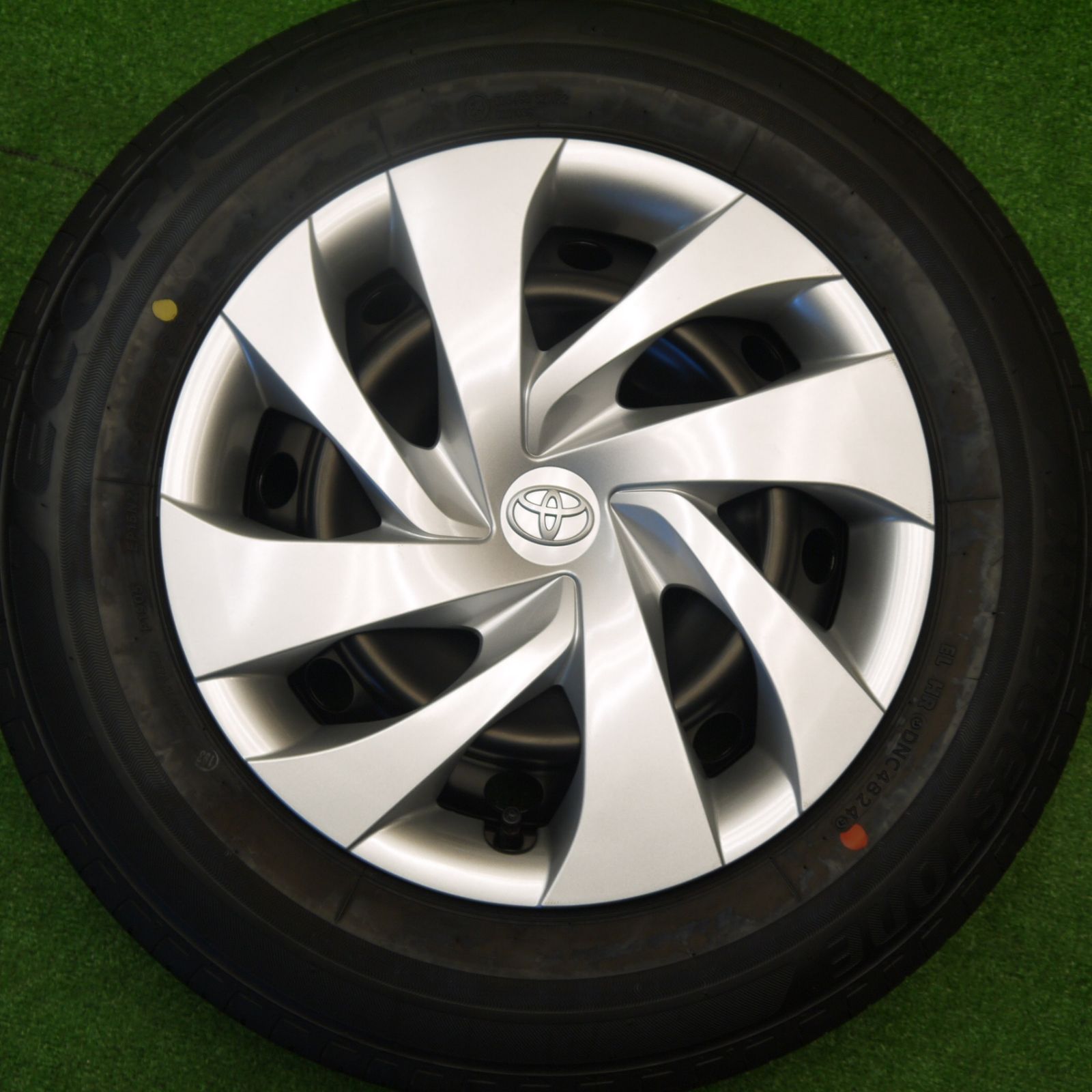  新車外し 24年 トヨタ ヤリス スチール 175 70 R 14 ブリヂストン エコピア EP 150 14インチ PCD 100 4 H ノ 14インチ タイヤ ホイールセット