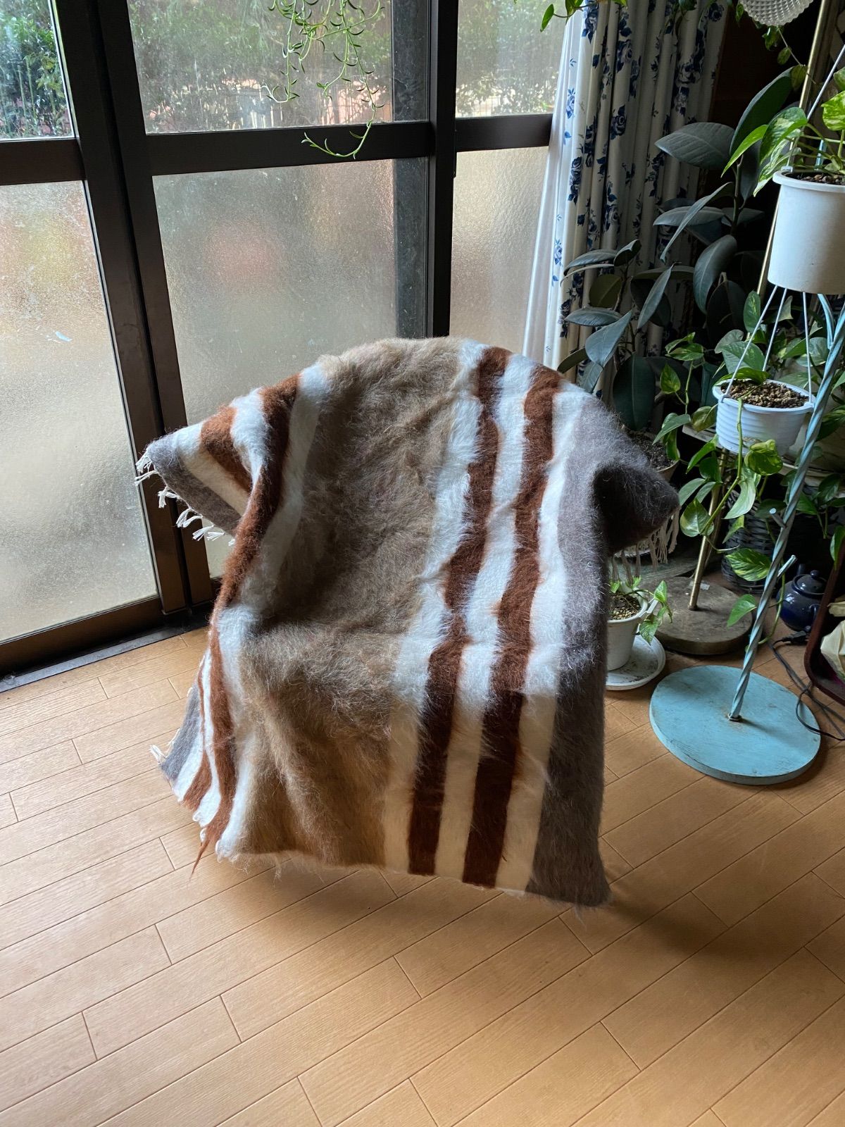 新しいシイルトバッタニイェ アンゴラヤギのモヘアで織り機で140年前から織られているトルコ遊牧民の知恵 大きすぎず 小さすぎずちょうど良いサイズ ソファや椅子やラグなどインテリアはももちろんキャンプや車にも 四季を通じて便利なシイルトバッタニイェ ギフトにも