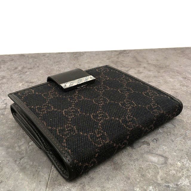 ダークブラウン