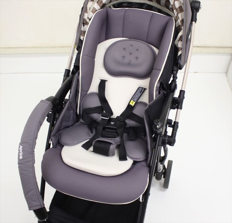 アップリカ　ラクーナビッテクッション　グレージュ 美品 ラクーナ ビッテ クッション レイユール グレージュ 軽量オート4