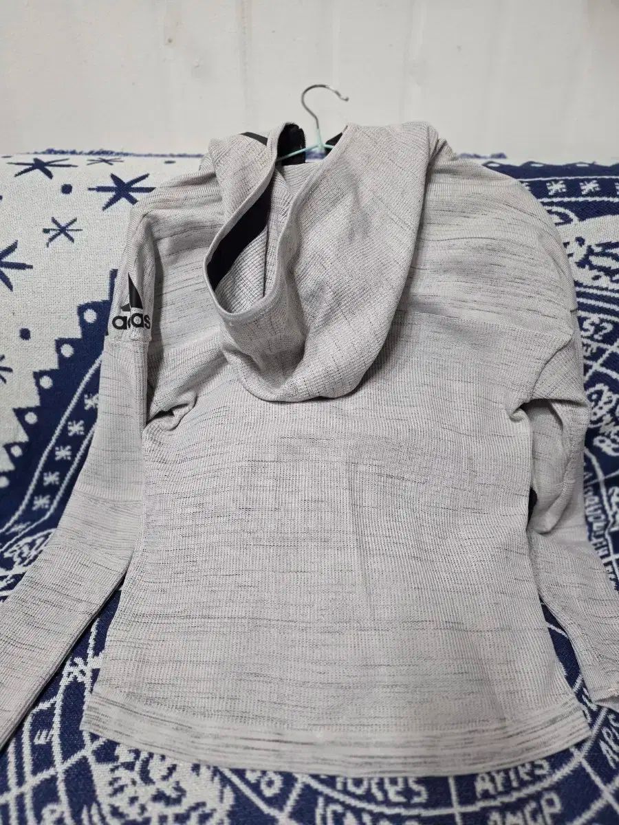 アディダス Z N E フードジップアップ グレー