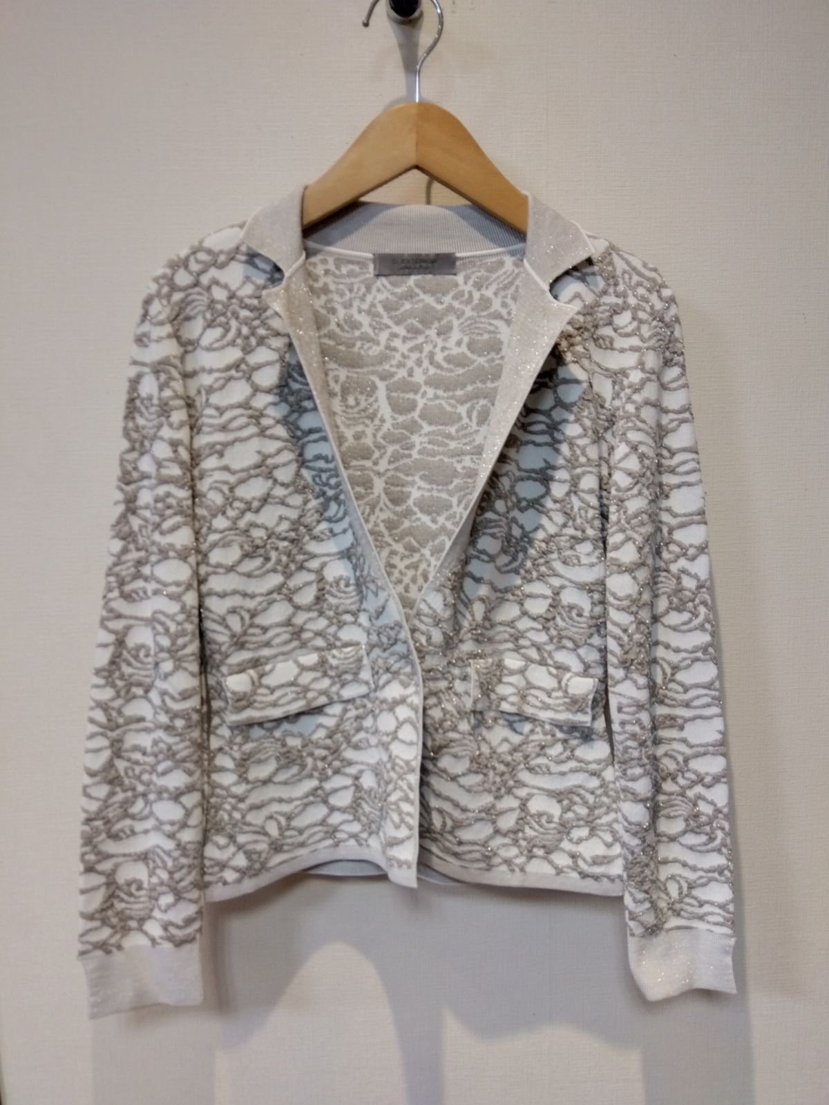 M20 D.EXTERIOR ディーエクステリア ニットジャケット カーディガン 白×グレージュ ラメ イタリア製 XSサイズ