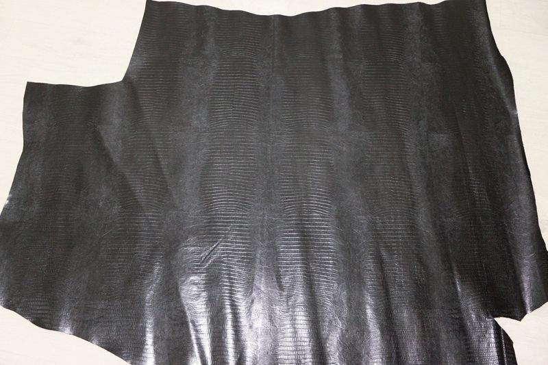 ブラック 137ds ヌメ革 ショルダーレザー 牛革 イタリア レザー リザード型押し はぎれ 一枚革 レザークラフト 革 皮 本革 diy 生地 材料