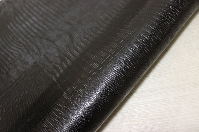 ブラック 137 ds ヌメ革 ショルダーレザー 牛革 イタリア レザー リザード型押し はぎれ 一枚革 レザークラフト 革 皮 本革 diy 生地 材料