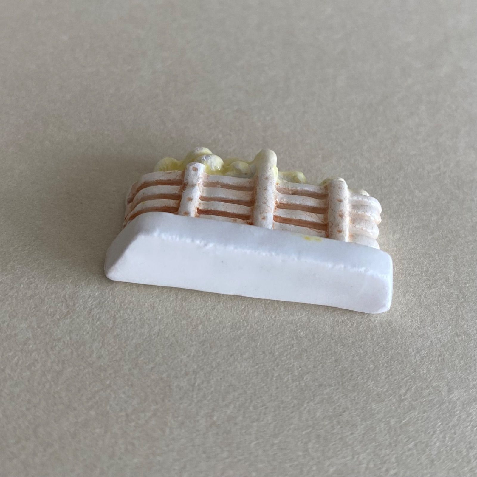 パニエの王様　レア　フェーブ　ヴィンテージ　フェーヴ　ミニチュア　陶器　カゴ パニエの王様 レア フェーブ ヴィンテージ フェーヴ ミニチュア 陶器