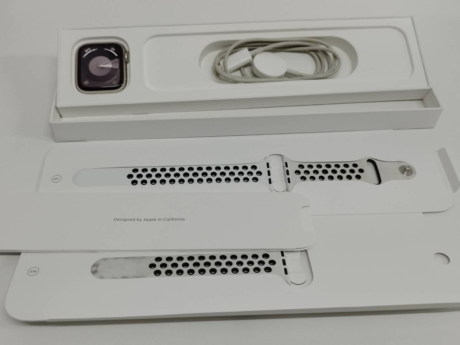 Apple Watch SE 第2世代 GPS 44mm A2723 スターライト MNLA3J A