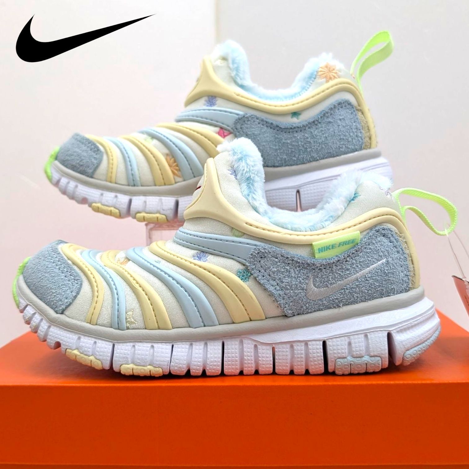 ナイキ ダイナモ フリー PS IM6694 101 セイル/メタリックシルバー