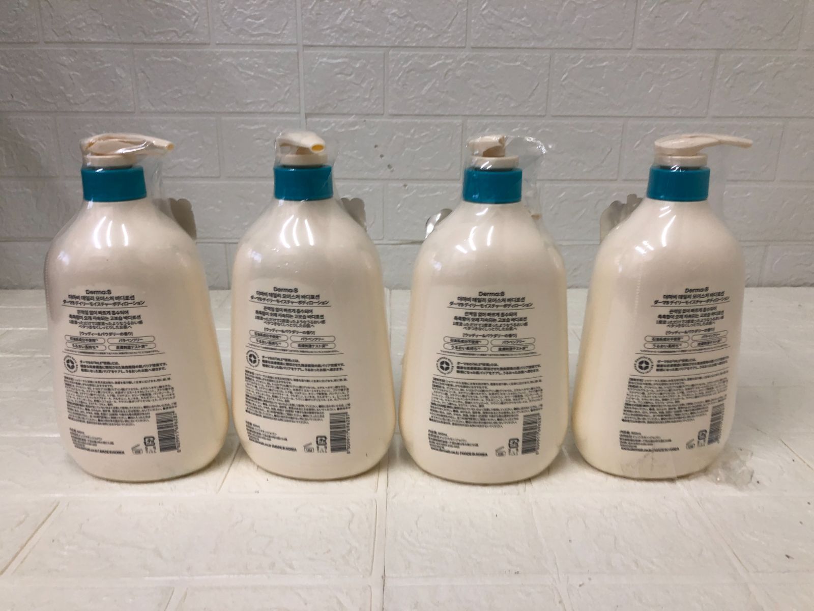 DERMA B ダーマB デイリーモイスチャーボディーローション 860 ｍL ４本セット