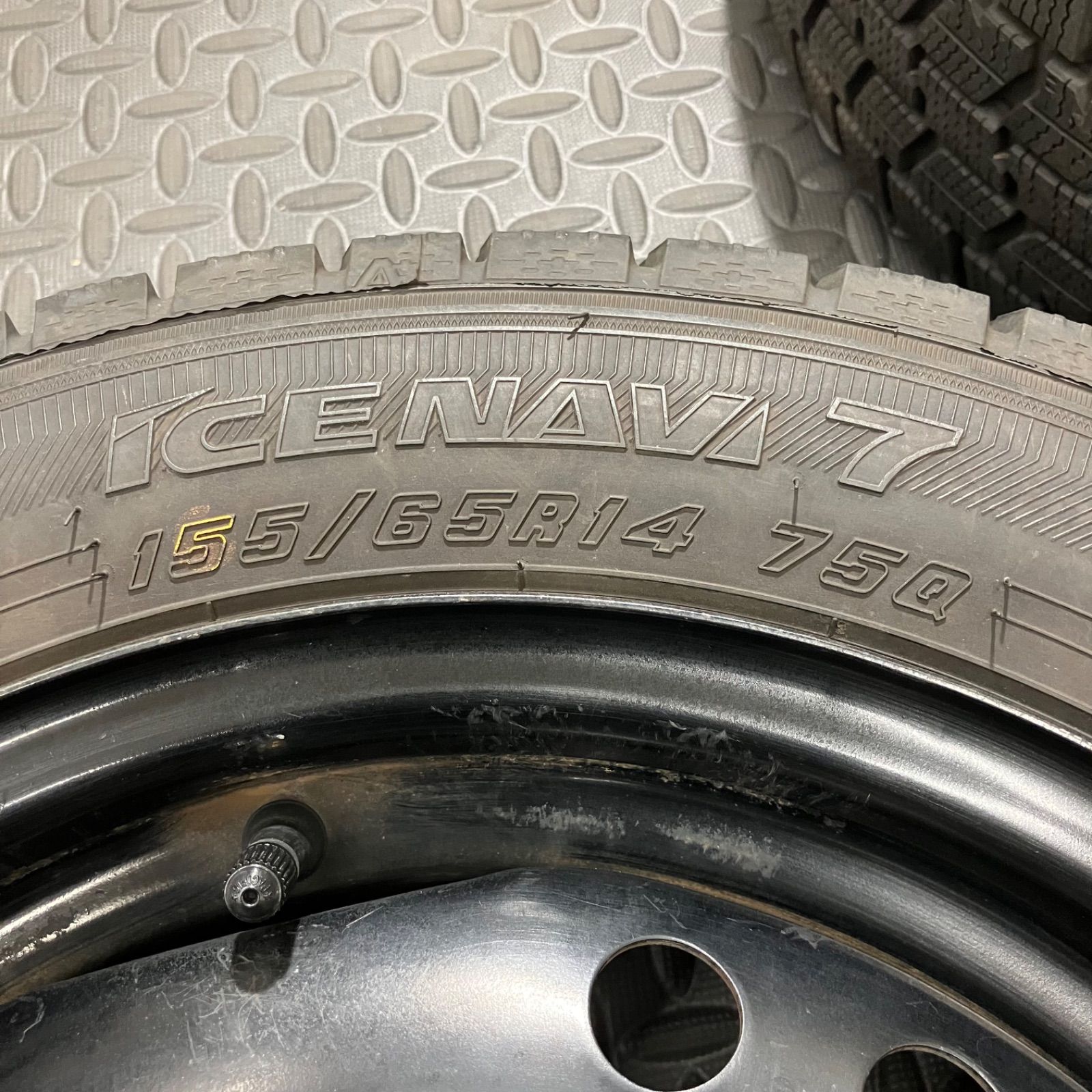 スタッドレスタイヤ 1168