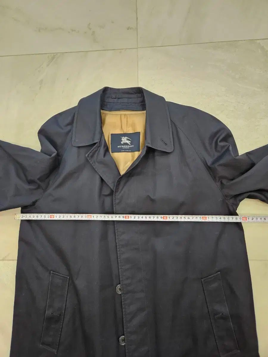 ネイビー トレンチ