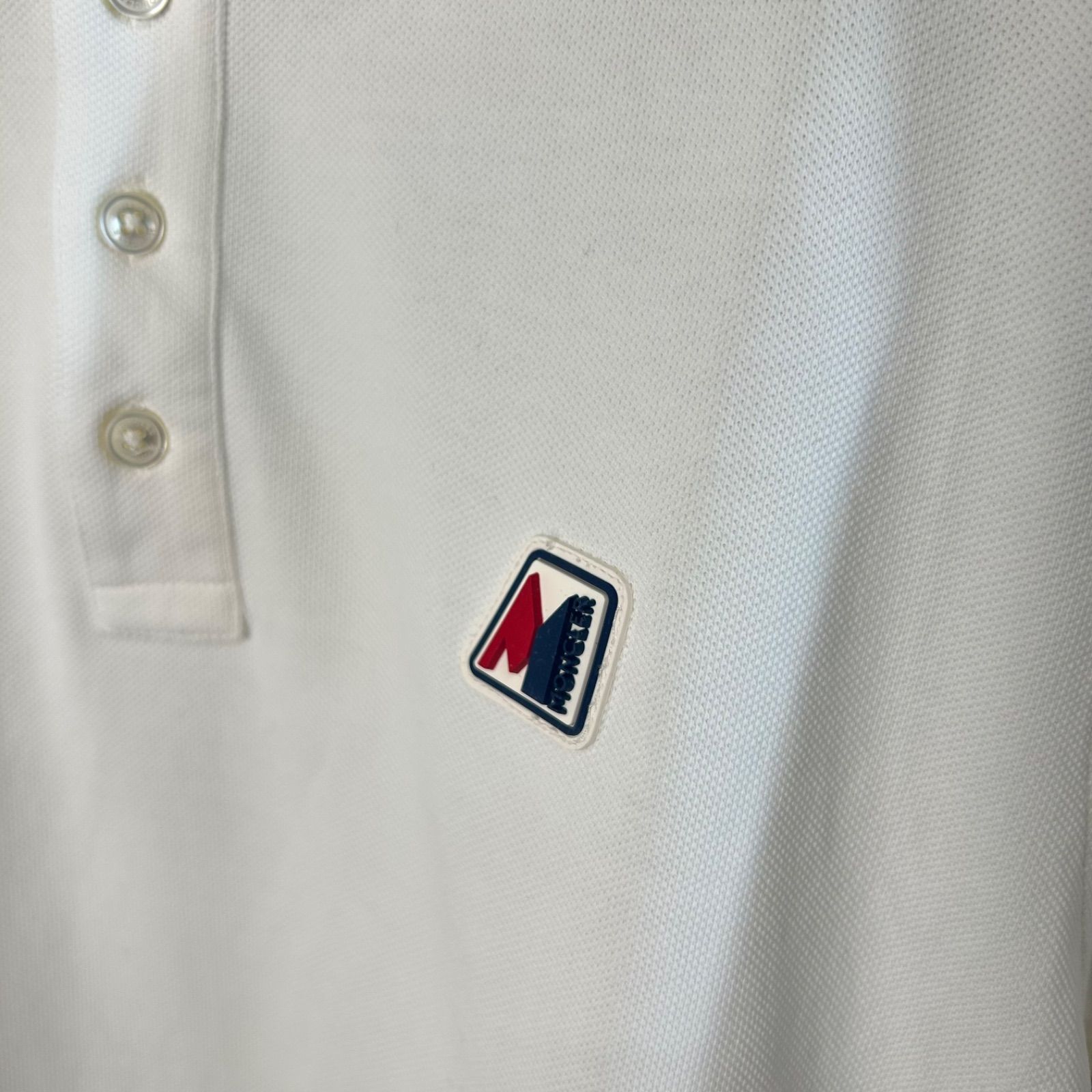 美品】MONCLER モンクレールラバーロゴ半袖ポロシャツ白L - メルカリ