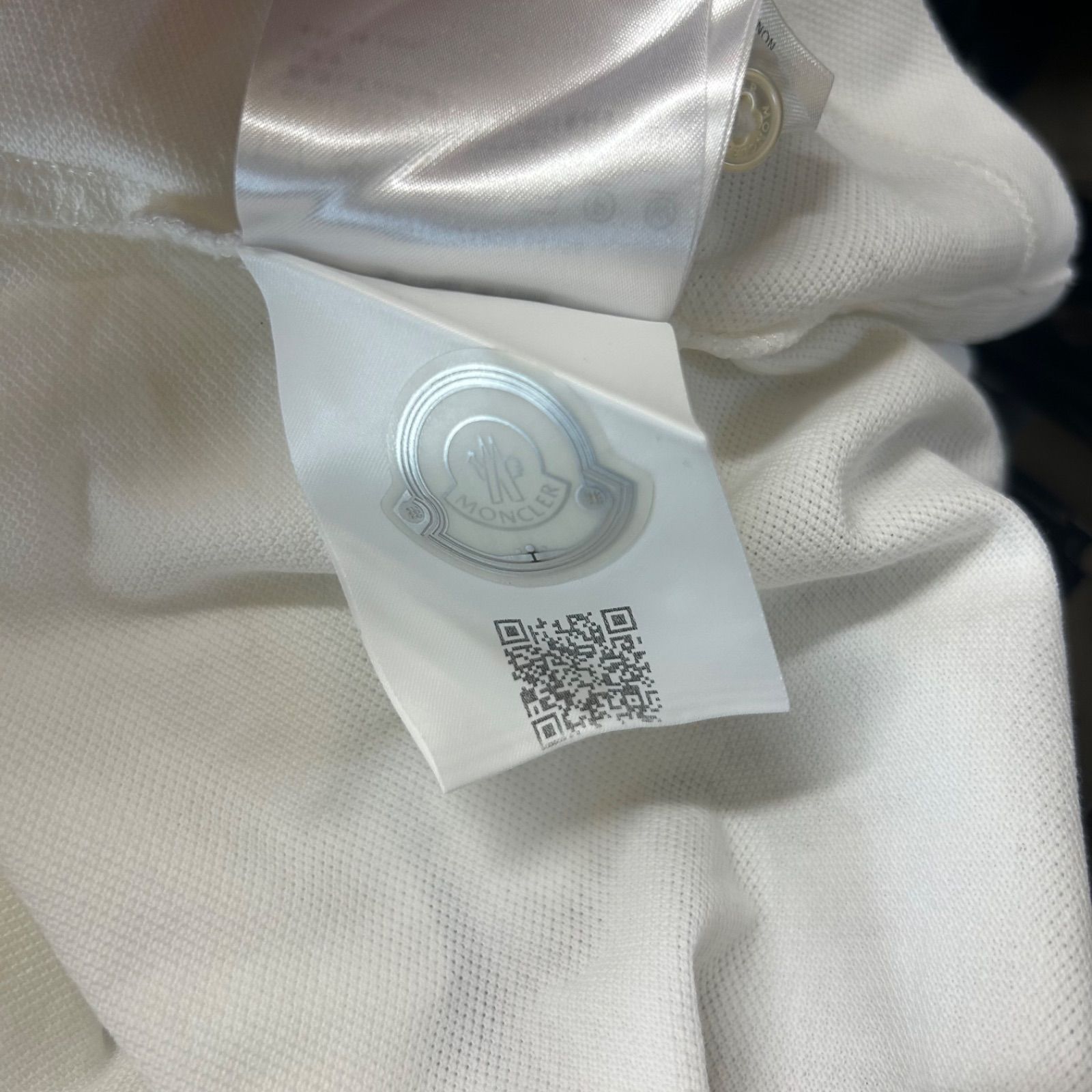 美品】MONCLER モンクレールラバーロゴ半袖ポロシャツ白L - メルカリ