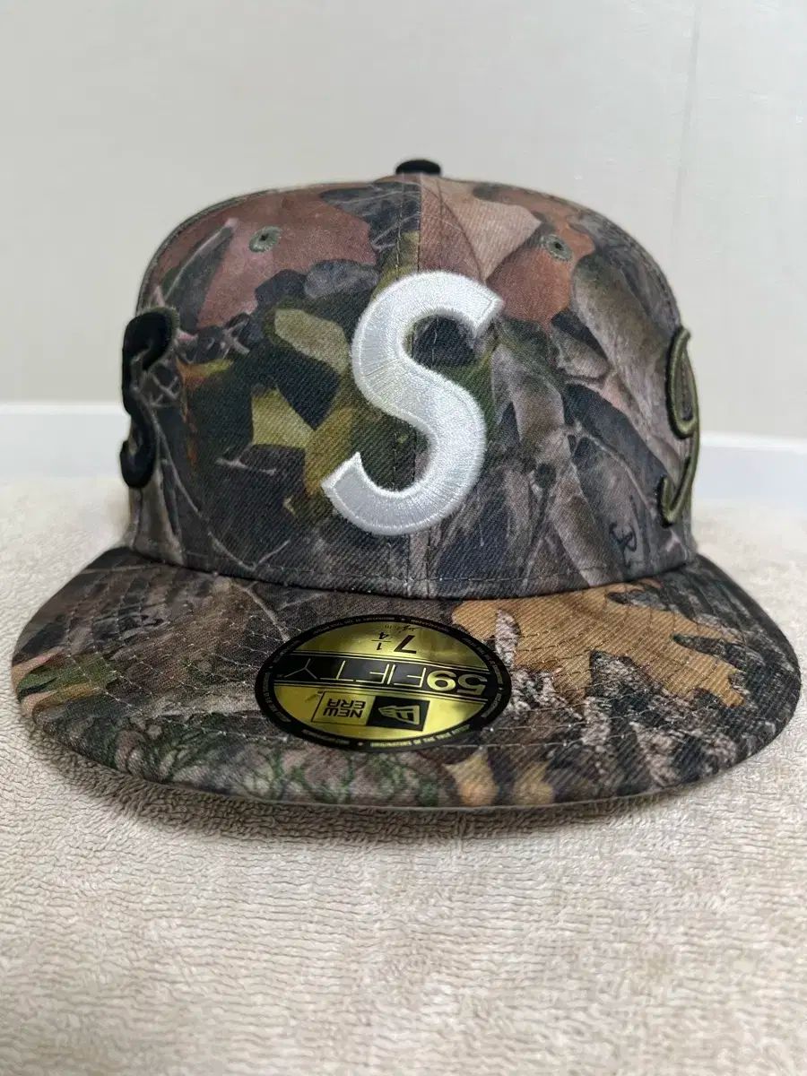 Supreme NEW ERA Sマルチロゴ 1 4 TRUEチーム