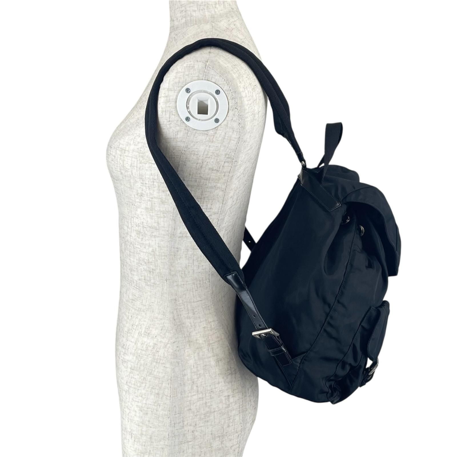 美品＊PRADA プラダ レザー リュックトライアングルロゴプレート金具