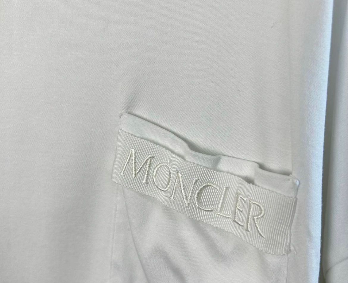  MONCLER モンクレール切り替え半袖Tシャツ白Lワッペン 半袖(Tシャツ) Tシャツ カットソー