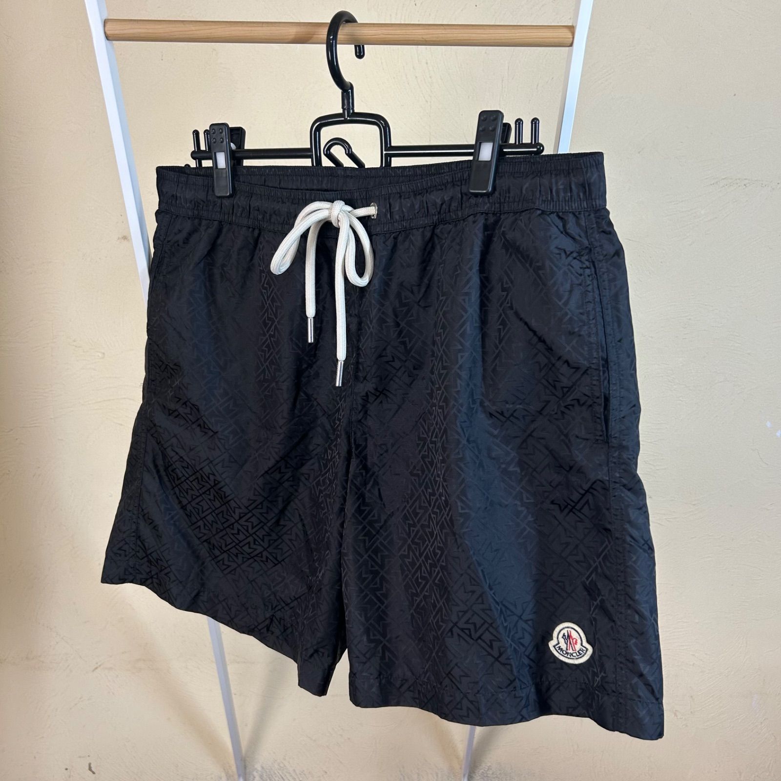 25年モデル MONCLER モンクレール ショートパンツ ハーフパンツモノグラム黒M