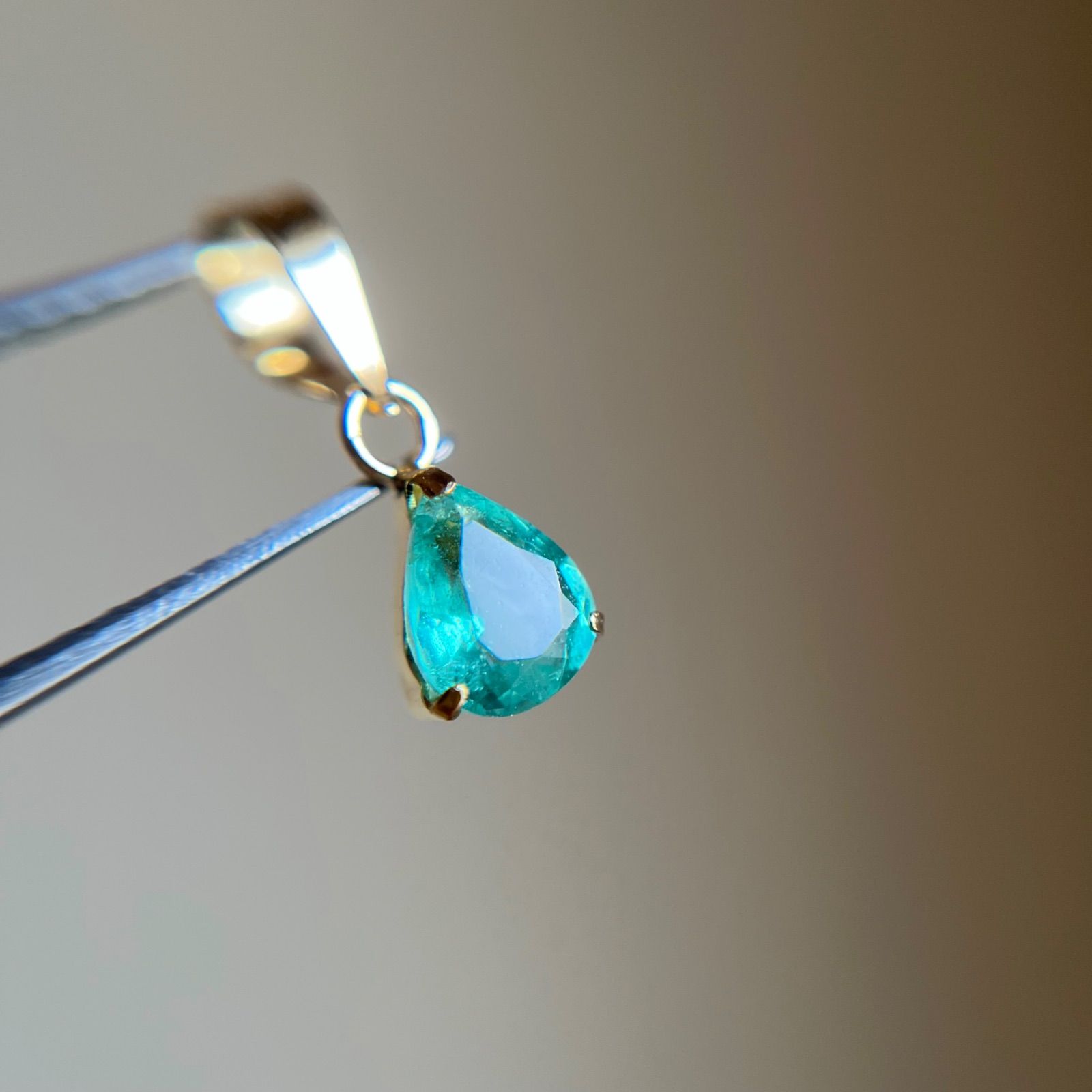 K18 天然石エメラルド ペンダントトップ 18金イエローゴールド PEAR