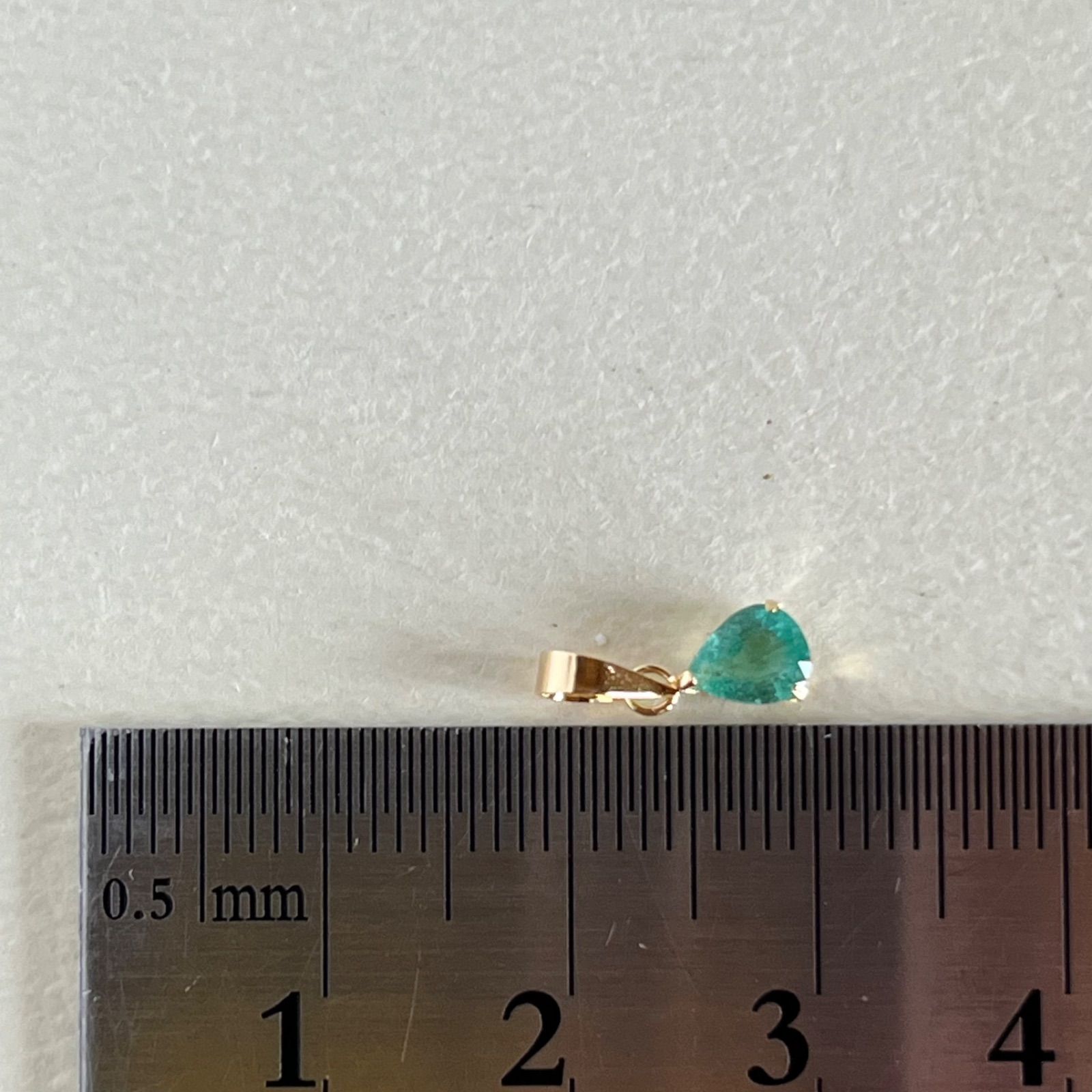 K18 天然石エメラルド ペンダントトップ 18金イエローゴールド PEAR